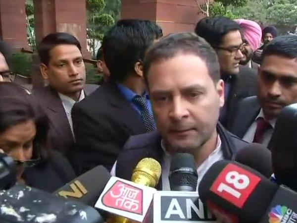 राफेल डील को लेकर कांग्रेस के निशाने पर है सरकार