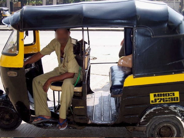 कई जरूरी कागजात भी थे