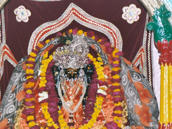 'भगवान की जमीन वापस हो'