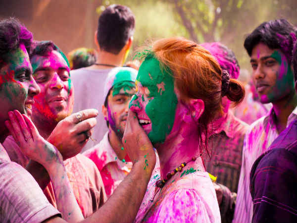 होलिका दहन के वक्त सोना नहीं चाहिए
