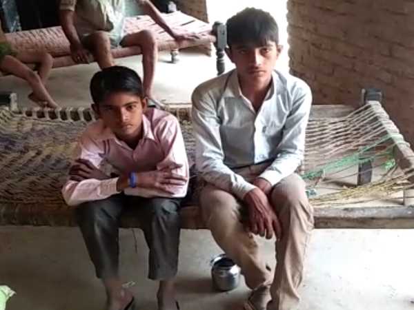 police made 10 and 14 yr old boy Goon police made 10 and 14 yr old boy Goon