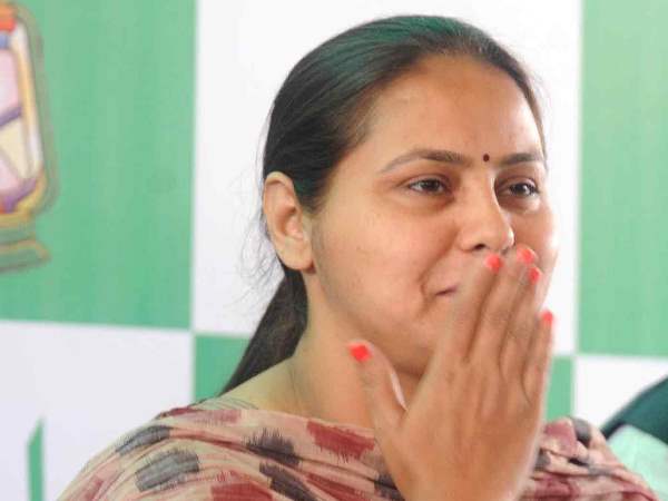एक फार्म हाउस की खरीद से जुड़ा है मामला