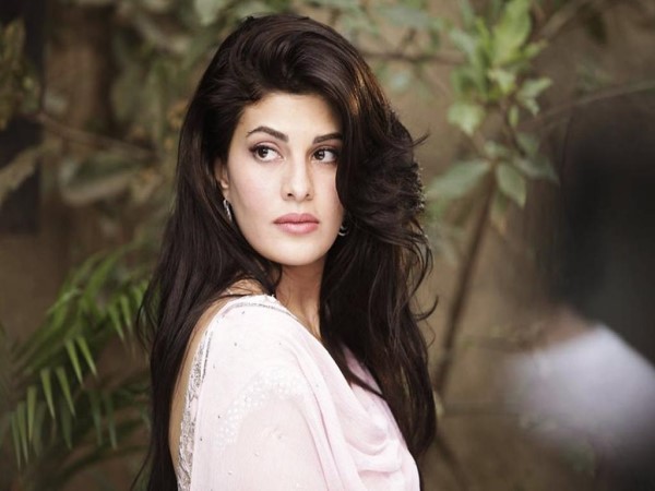 स्क्वैश खेलते समय लगी गेंद