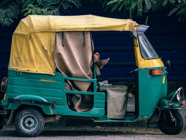 80 हजार रुपये थे बैग में