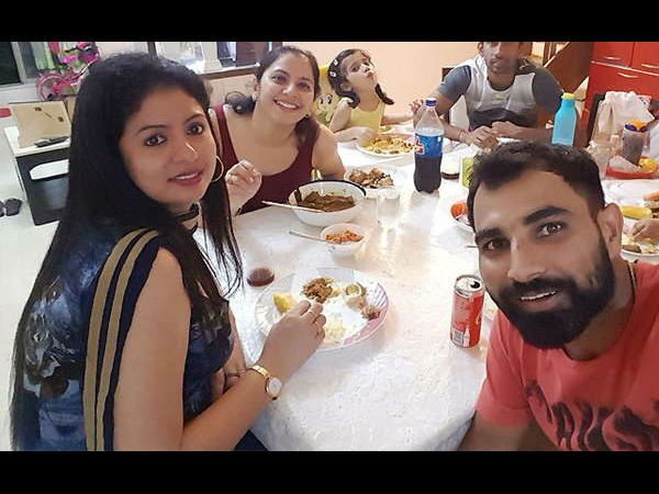 शेयर कर दी चैट की स्क्रीनशॉर्ट