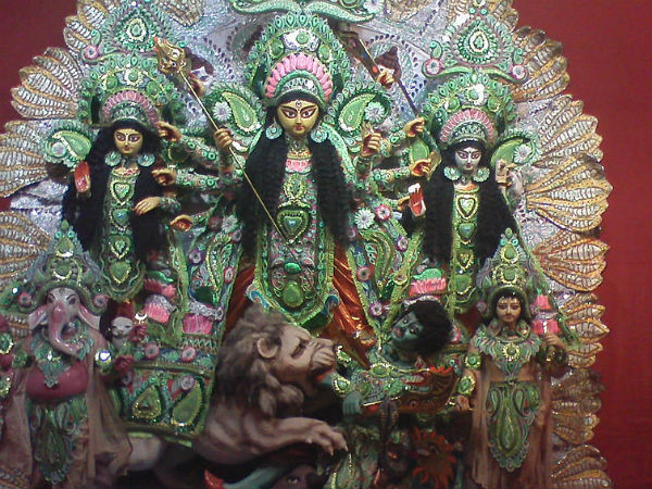 दुर्गा सप्तशती के आठवें अध्याय का नौं दिन विधिवत पाठ करें
