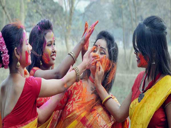 कान्हा जी को अबीर लगाएं