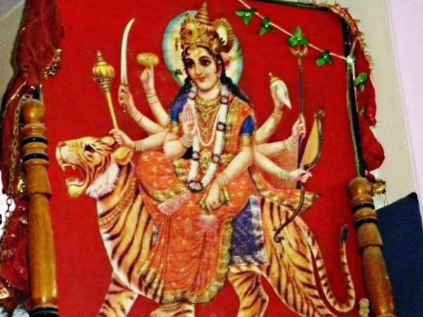 चारों और है छाया अंधेरा