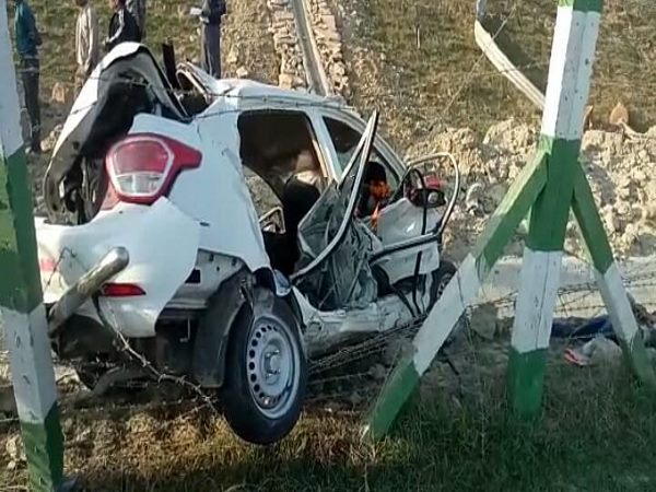 आगरा-लखनऊ एक्सप्रेस-वे पर दर्दनाक हादसा 3 की मौत 3 अन्य घायल आगरा-लखनऊ एक्सप्रेस-वे पर दर्दनाक हादसा 3 की मौत 3 अन्य घायल