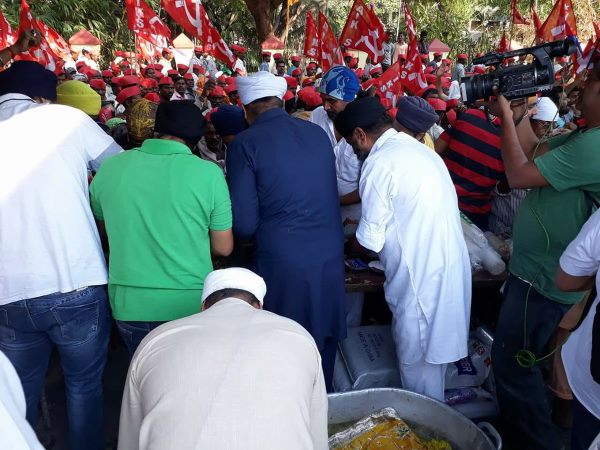 गरीब और मध्यम वर्गीय किसानों के ऋण माफ करें