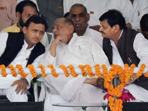 शिवपाल और मुलायम को न्योता