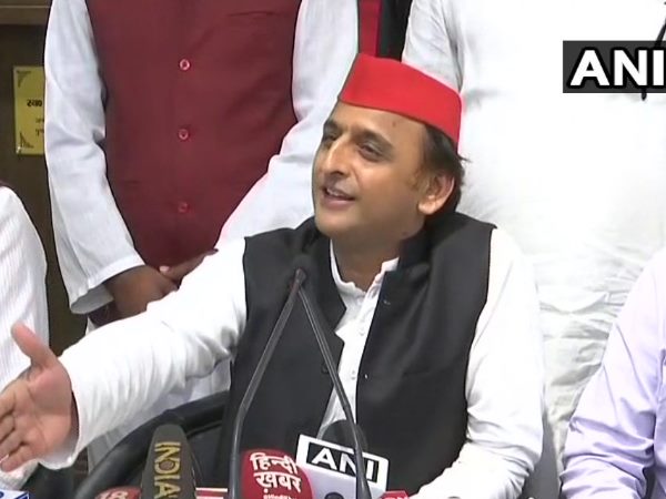 'किसी को नहीं बताऊंगा कि मुझे किसने मैसेज भेजे'