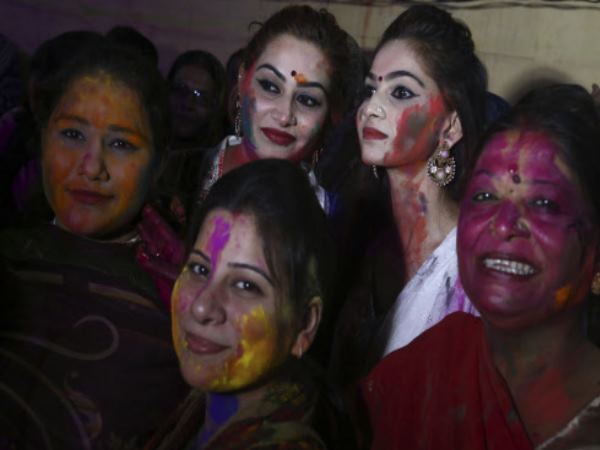 पाकिस्तान: पड़ोसी मुल्क भी डूबा होली के जश्न में पाकिस्तान: पड़ोसी मुल्क भी डूबा होली के जश्न में