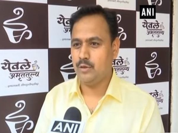 रोजाना 3 से 4 हजार कप चाय बेचते हैं