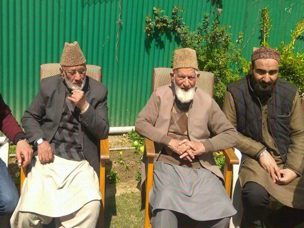 जम्मू कश्मीर: हुर्रियत गिलानी ने अपनी पार्टी से दिया इस्तीफा जम्मू कश्मीर: हुर्रियत गिलानी ने अपनी पार्टी से दिया इस्तीफा