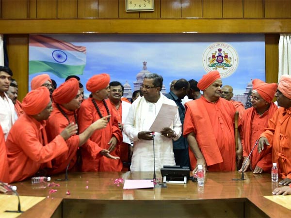 कर्नाटक: लिंगायत समुदाय को अल्पसंख्यक का दर्जा कर्नाटक: लिंगायत समुदाय को अल्पसंख्यक का दर्जा