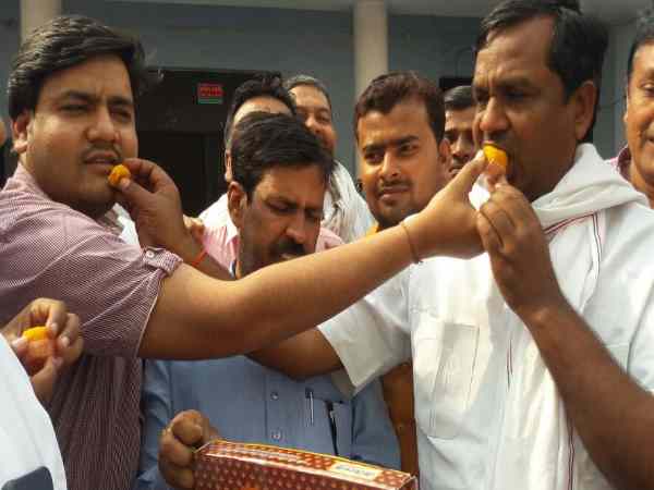 Harsha Firing of SP workers on Gorakhpur-Fulpur by-election victory Harsha Firing of SP workers on Gorakhpur-Fulpur by-election victory