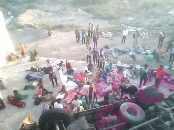 gujarat bhavnagar accident pictures many people dead truck fell into drain gujarat bhavnagar accident pictures many people dead truck fell into drain