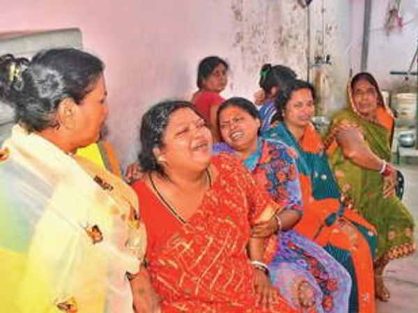 जिलाधिकारी के समझाने पर भी नहीं लिया चेक