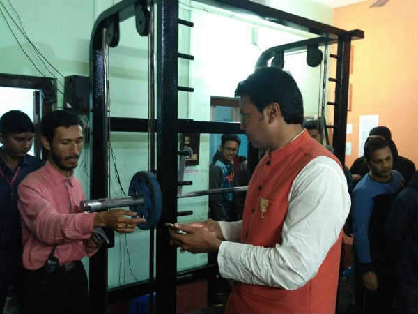 एक जिम इंस्ट्रक्टर रहे हैं बिप्लब