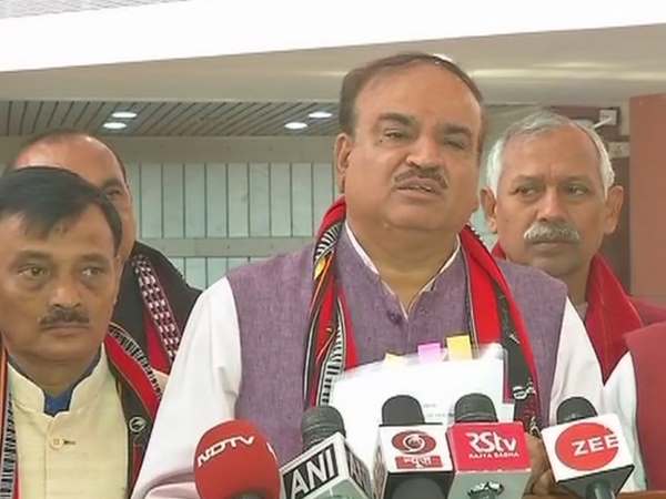संसद के अंदर और बाहर हंगामा बंद कर दें