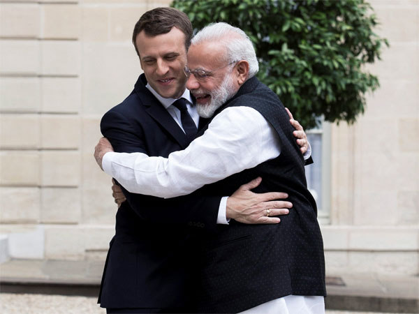 PM Modi and French President will sail on Kailash boat in Ganga PM Modi and French President will sail on Kailash boat in Ganga