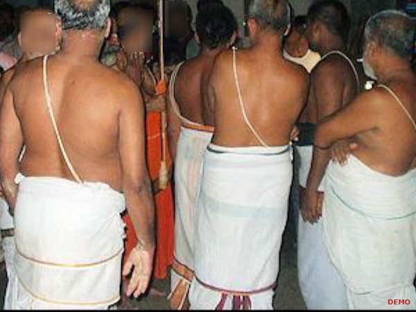 तमिलनाडु में तनाव जारी: मोटरसाइकिल से आए उपद्रवियों ने काट दिए 8 ब्राहम्णों के जनेऊ तमिलनाडु में तनाव जारी: मोटरसाइकिल से आए उपद्रवियों ने काट दिए 8 ब्राहम्णों के जनेऊ