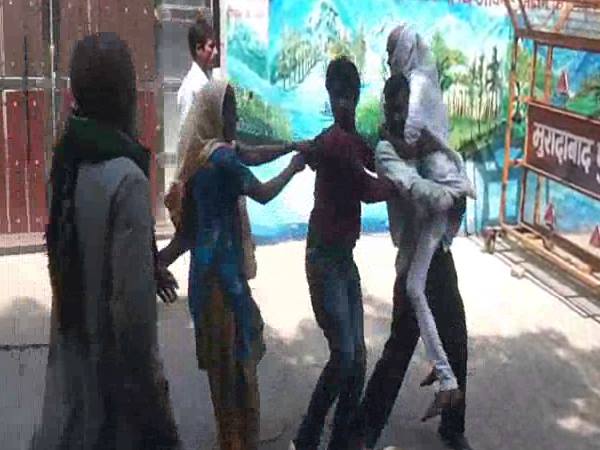 moradabad son in law fight with his wifes brother moradabad son in law fight with his wifes brother