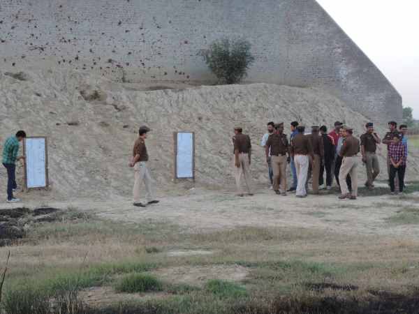 400 राउंड की फायरिंग