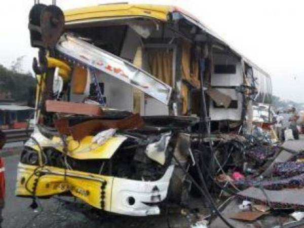 bus going to muzaffarpur from delhi got accident in barabanki Up 5 killed bus going to muzaffarpur from delhi got accident in barabanki Up 5 killed