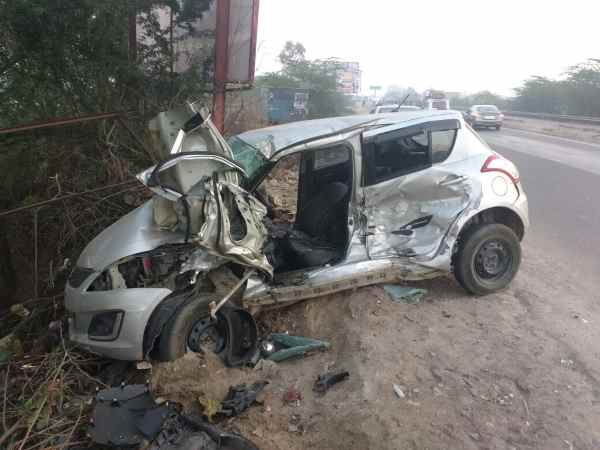 Unnao: Two poets KD Sharma & Pramod Tiwari killed in car accident Unnao: Two poets KD Sharma & Pramod Tiwari killed in car accident