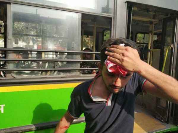 SSC Exam Scuffle between protesters and security personnel in delhi SSC Exam Scuffle between protesters and security personnel in delhi