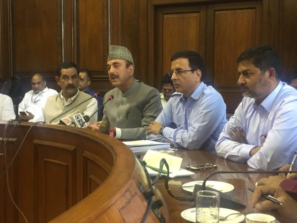 राफेल सौदे पर कांग्रेस ने उठाए सवाल, कहा- रक्षा मंत्री का झूठ पकड़ा गया राफेल सौदे पर कांग्रेस ने उठाए सवाल, कहा- रक्षा मंत्री का झूठ पकड़ा गया