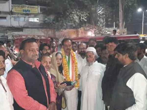 कांग्रेस सिर्फ नाम के सहारे