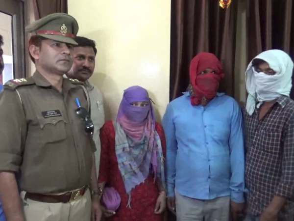 A woman and two others arrested in blackmail case in Hapur A woman and two others arrested in blackmail case in Hapur