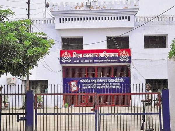 मेरठ की चौधरी चरण सिंह जिला कारागार में 10 बंदियों को एड्स