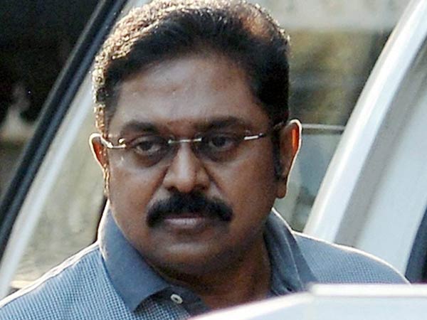 दिनाकरन को पार्टी का नाम इस्तेमाल नहीं करने दिया जाएगाः AIADMK दिनाकरन को पार्टी का नाम इस्तेमाल नहीं करने दिया जाएगाः AIADMK