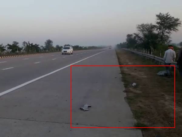 Seven doctors of AIIMS faced horrific accident on Yamuna Express way Seven doctors of AIIMS faced horrific accident on Yamuna Express way