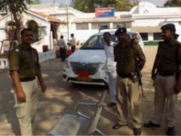 Daughter in law and two children fired by relative in Bihar Daughter in law and two children fired by relative in Bihar