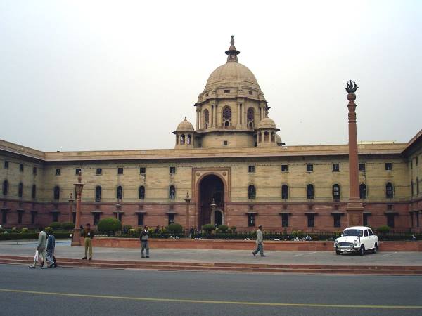 पाकिस्तानी राजनयिकों पर लगे हैं संगीन आरोप