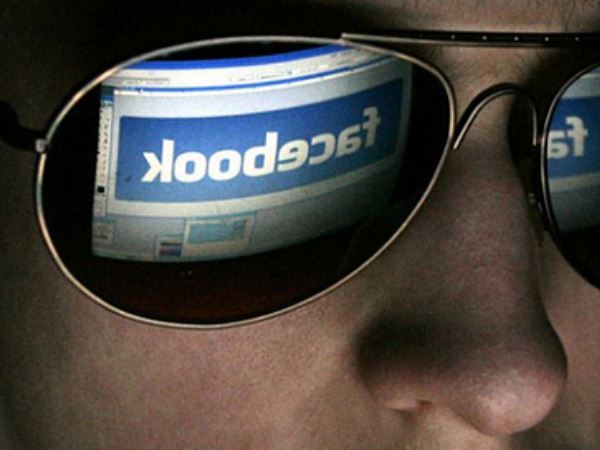 pune man looted 22 lakh from a old lady through facebook pune man looted 22 lakh from a old lady through facebook