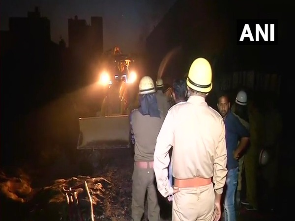 दिल्ली के स्वरूपनगर में लगी आग पर काबू पाया गया दिल्ली के स्वरूपनगर में लगी आग पर काबू पाया गया