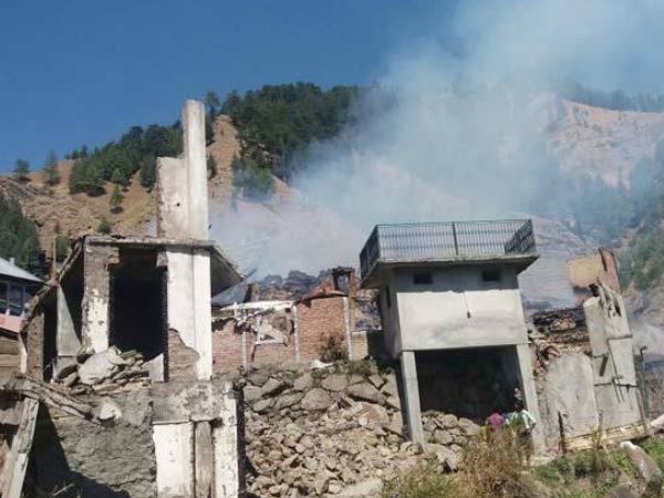 Houses caught fire in Chaupal area of Shimla Houses caught fire in Chaupal area of Shimla