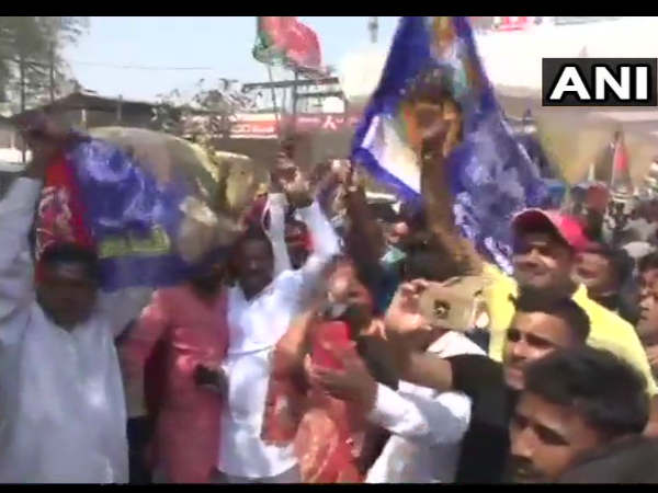 गोरखपुर उपचुनाव 2018: छठे राउंड में 7139 वोटों से समाजवादी पार्टी आगे गोरखपुर उपचुनाव 2018: छठे राउंड में 7139 वोटों से समाजवादी पार्टी आगे