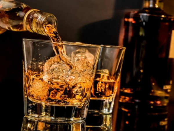 स्कूल टूर पर गए स्टूडेंट के बैग में टीचरों ने छिपाई शराब की बोतल, जांच के आदेश स्कूल टूर पर गए स्टूडेंट के बैग में टीचरों ने छिपाई शराब की बोतल, जांच के आदेश