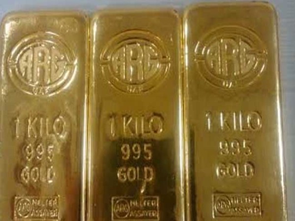 bangalore dubai flight customs department seized gold worth rs 1.22 crore at airport bangalore dubai flight customs department seized gold worth rs 1.22 crore at airport