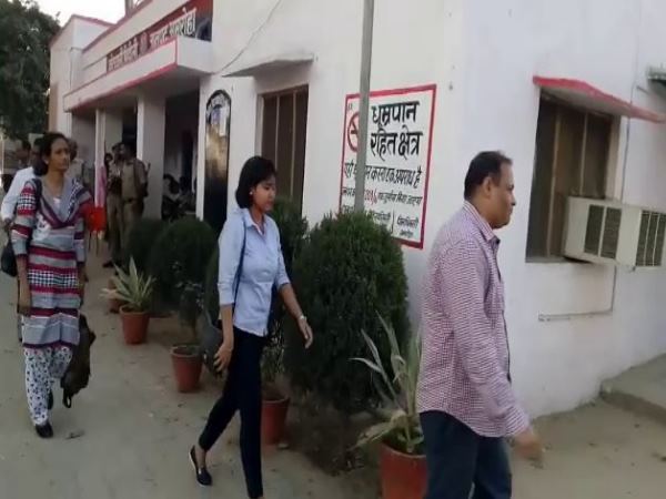 kolkata crime branch police reached to mohammad shami house in sahaspur alinagar kolkata crime branch police reached to mohammad shami house in sahaspur alinagar