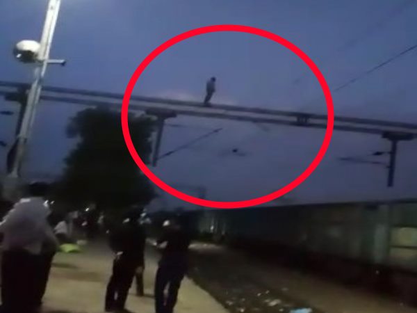 hardoi man walking over hightension line poll hardoi man walking over hightension line poll