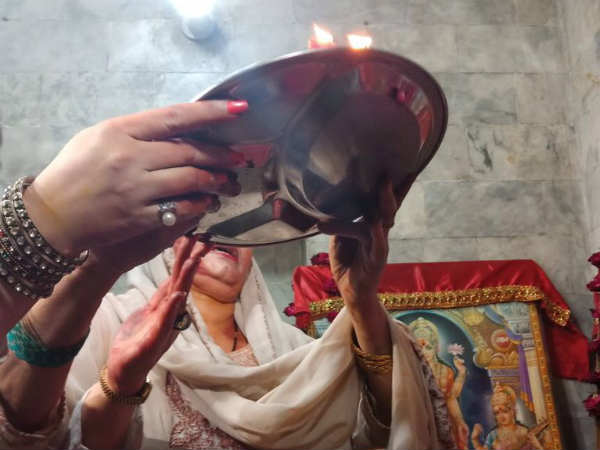 कराची के स्वामी नारायण मंदिर में होली