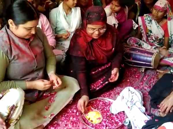 Muslim women celebrated Holi in Varanasi Uttar Pradesh Muslim women celebrated Holi in Varanasi Uttar Pradesh